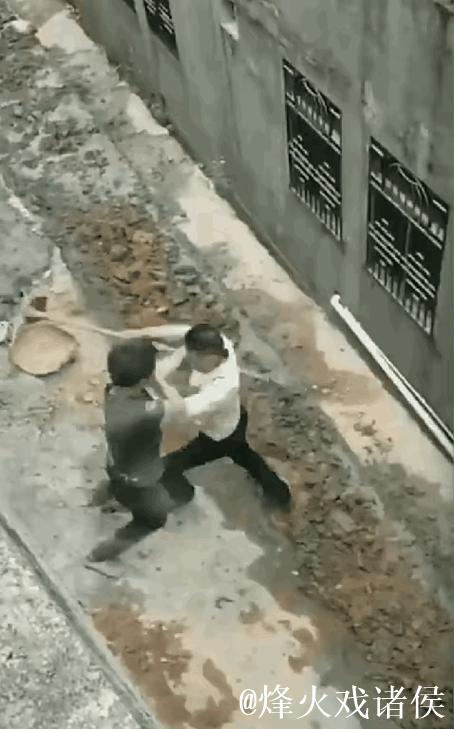 赤手空拳，以实力压倒对手！